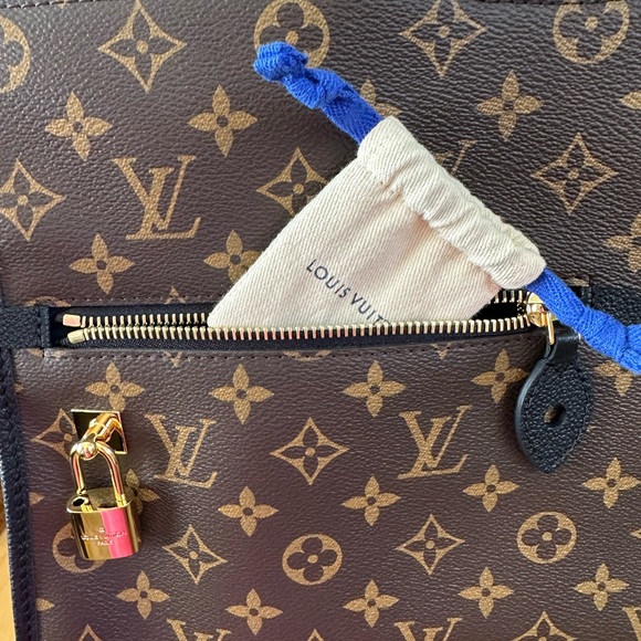 🆕Louis Vuitton Popincourt MM 👜in Noir - Picture 13 of 17